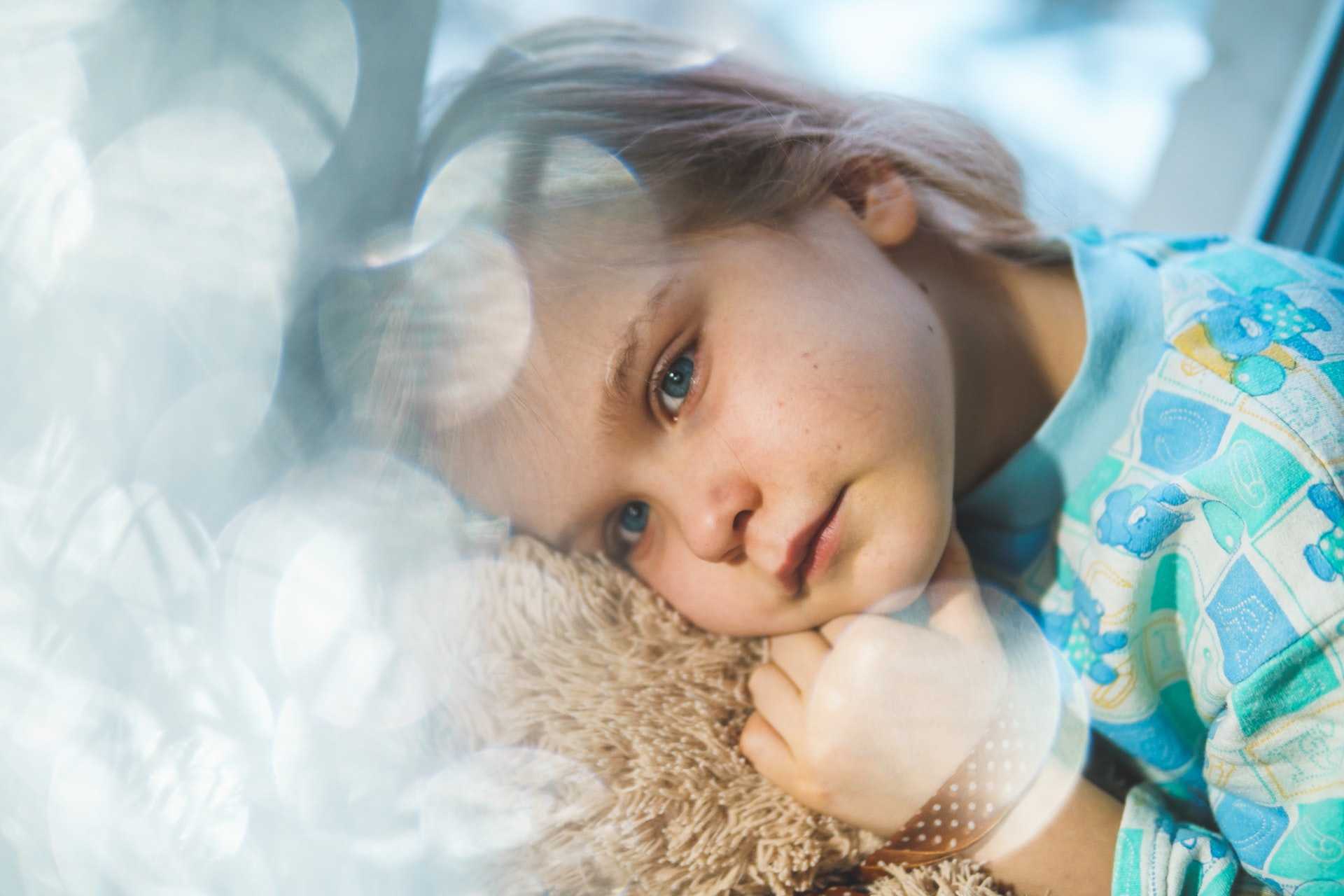 Child in pain lying down